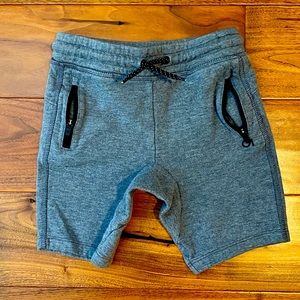 Gap kids shorts size 5 **BUNDLE 10 KIDS CLOTHES FOR $25 +FREE SHIPPING!!**